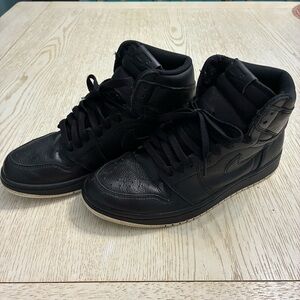 Men’s Nike Jordan 1 Retro High OG Perforated (Back/White)